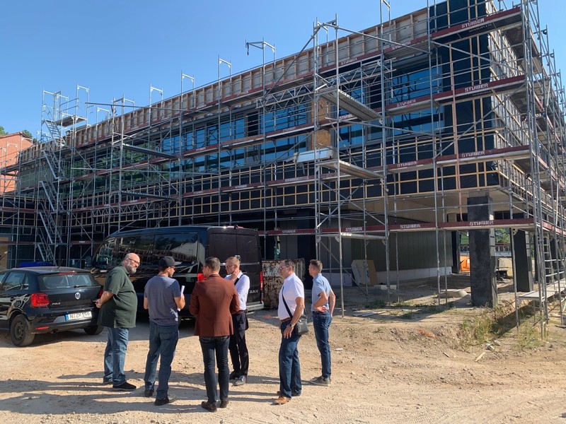 Besichtigung der Baustelle der neuen Kita in Veitsbronn. Hier kommen insgesamt sieben Gruppen in Hort, Krippe und Kindergarten unter. Foto: Sandra Belatschek/Büro Stieglitz