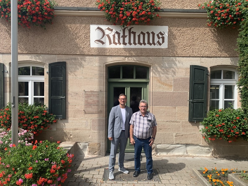 Besuch bei Bürgermeister Leonhard Eder in Tuchenbach. Foto: Sandra Belatschek/ Büro Stieglitz