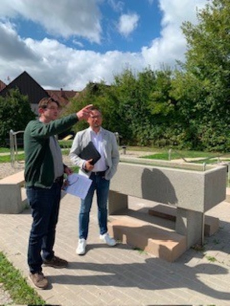 Mit Bürgermeister Thomas Jordan auf einem Rundgang durch die Gemeinde Münchsteinach. Foto: Sandra Belatschek
